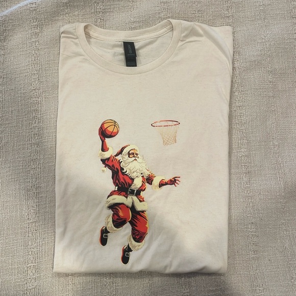 Santa Basketball Grahic Tee Size Medium - Picture 1 of 3